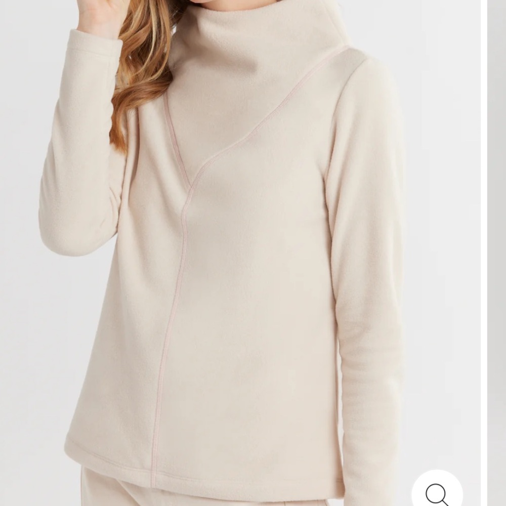 Dudley Stephen’s Carroll Street Turtleneck NWT size Medium Color Oatmeal